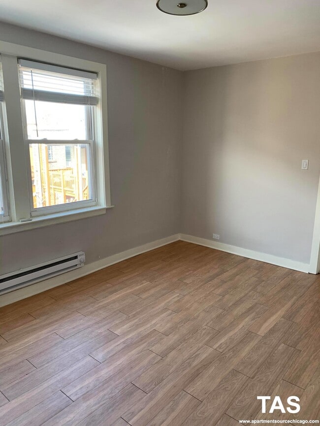 Building Photo - 511 W Belmont Ave