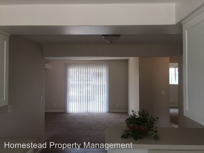 Building Photo - 336 Whitesell Ave W