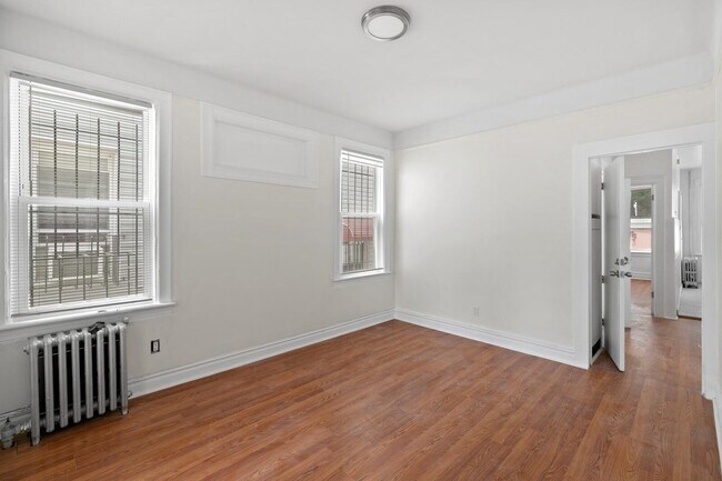 Building Photo - 725 Garfield Ave