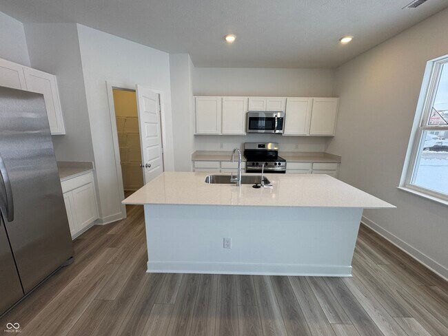 Foto del edificio - 2945 Grand Rdg Dr