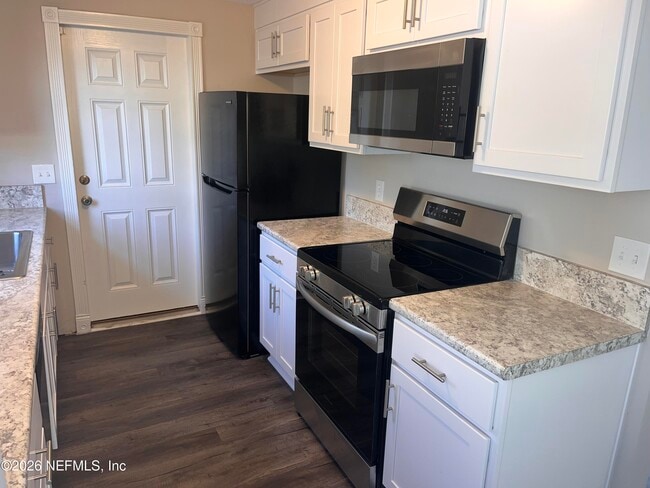 Foto del edificio - 10901 Hardwick Ln