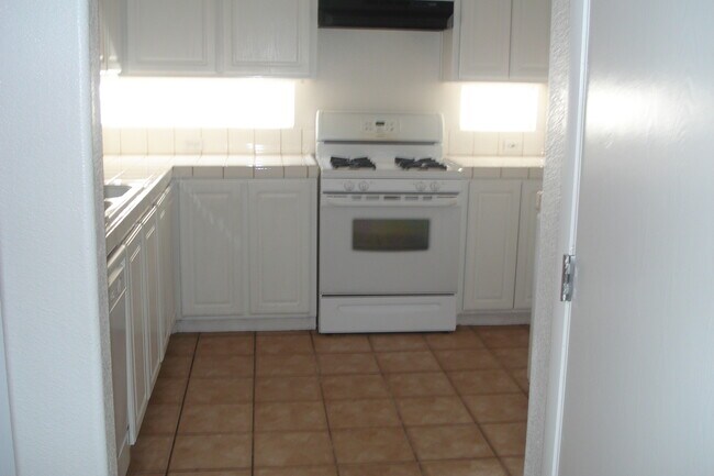 Foto del edificio - BEAUTIFUL 2 STORY HOME WITH 4 BEDROOMS