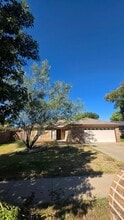 Building Photo - 6914 Manor Cir