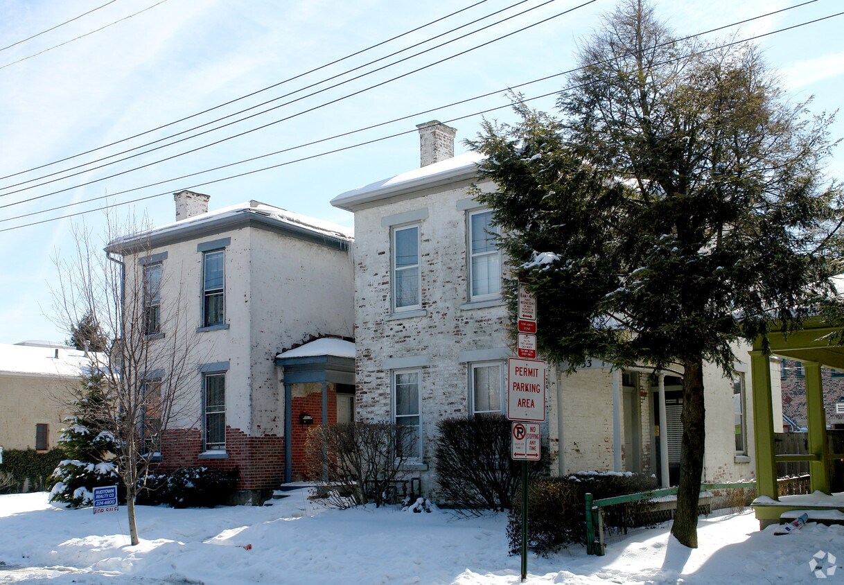 Primary Photo - 35 E Lincoln St