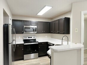 Building Photo - 963 Helmsley Ct