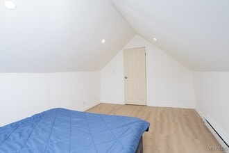 Building Photo - 109 6th Ave