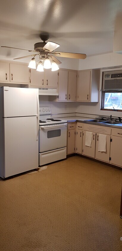 Primary Photo - 24140 W Main St