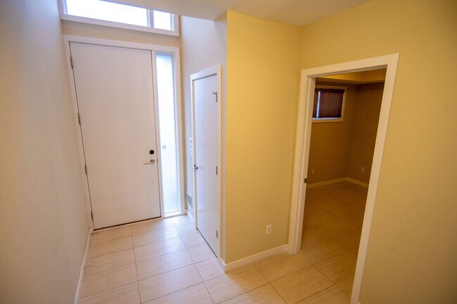 Building Photo - Little Italy Townhome - 1911 E 119th St , ...