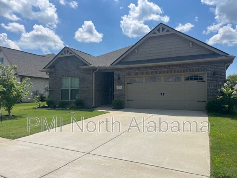 Primary Photo - 14741 Greenleaf Dr