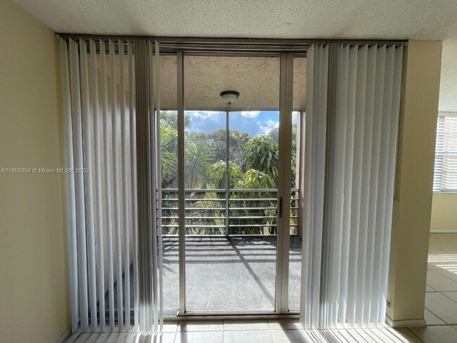 Foto del edificio - 9431 Live Oak Pl