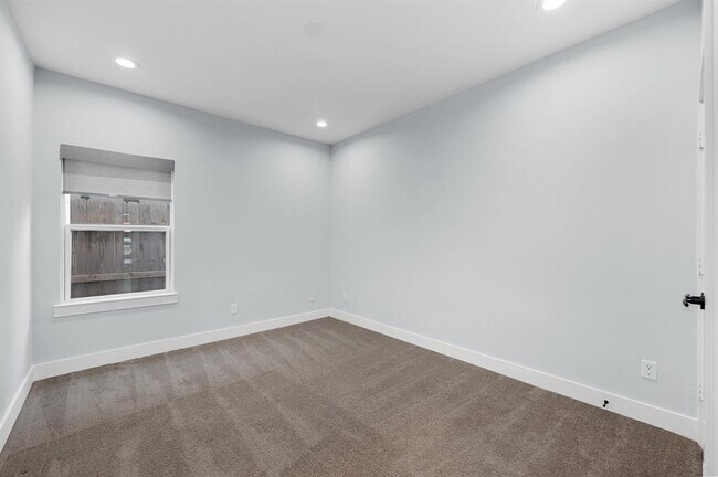 Foto del edificio - 804 Woodcrest Dr