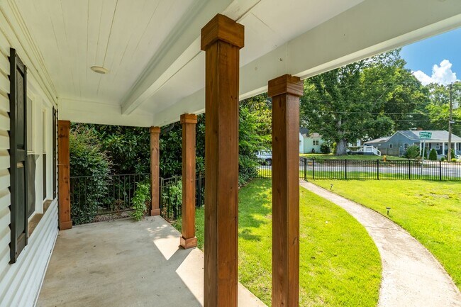 Foto del edificio - Charming 3BR/2BA Ranch in Prime Raleigh Lo...
