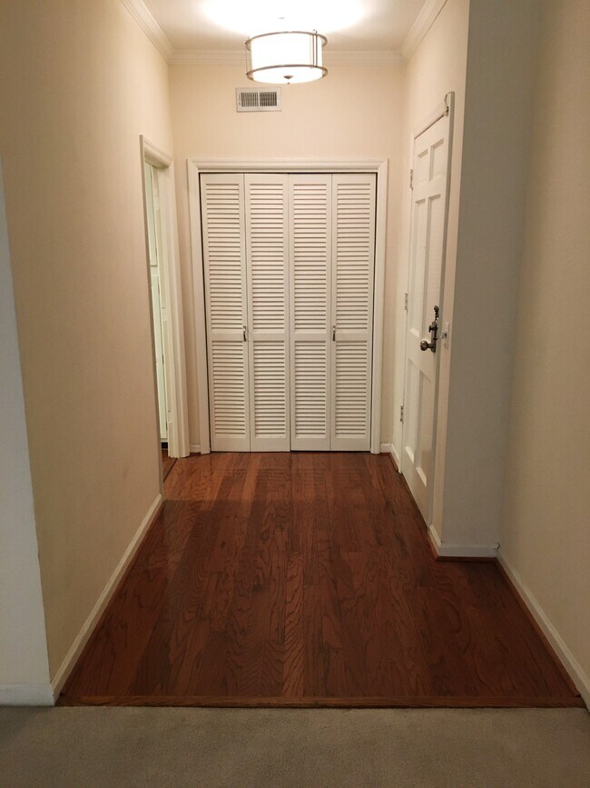 Foyer - 4500 Post Rd