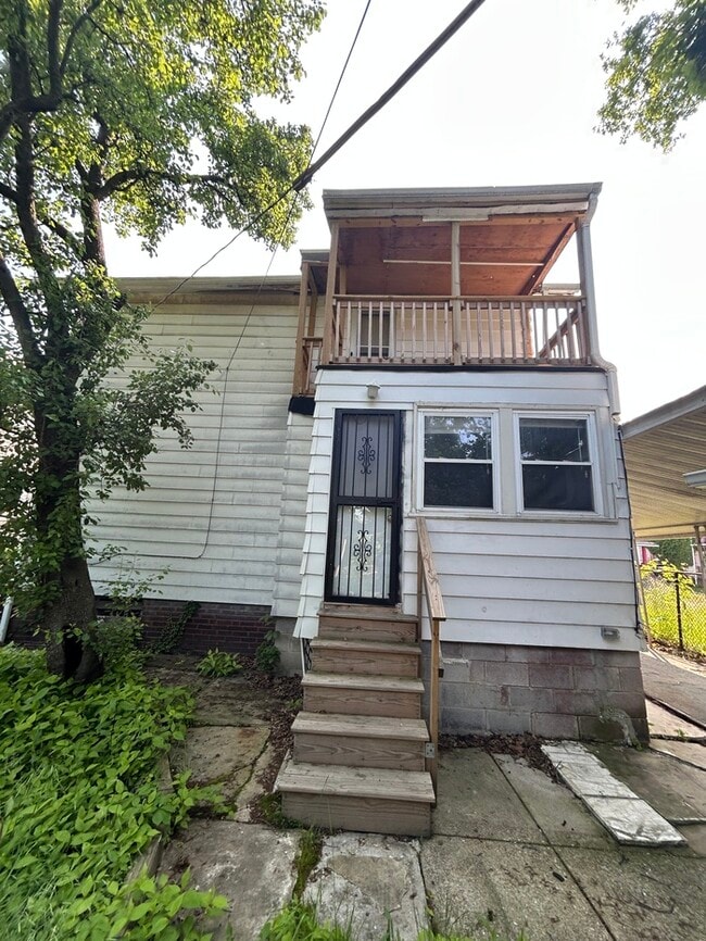 Building Photo - 1058 E 147th St