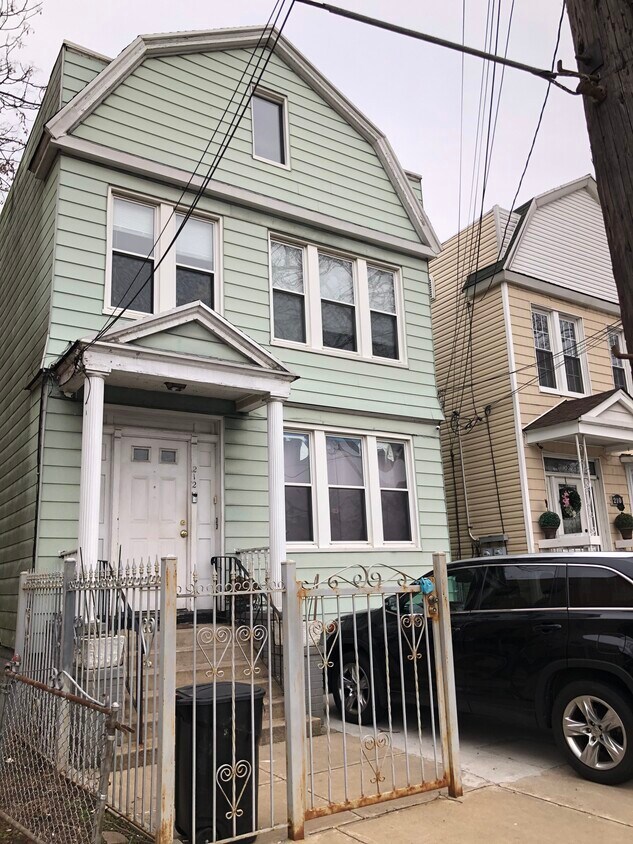 212 Mallory Ave, Jersey City, NJ 07304 Apartments in Jersey City, NJ