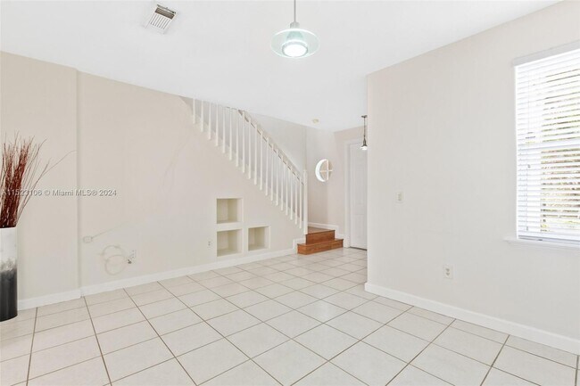 Building Photo - 4827 NW 108th Ct