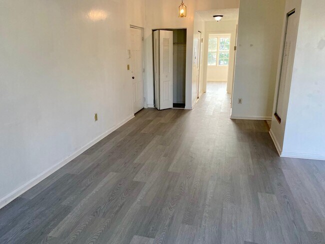 Building Photo - 1037 Edpas Rd