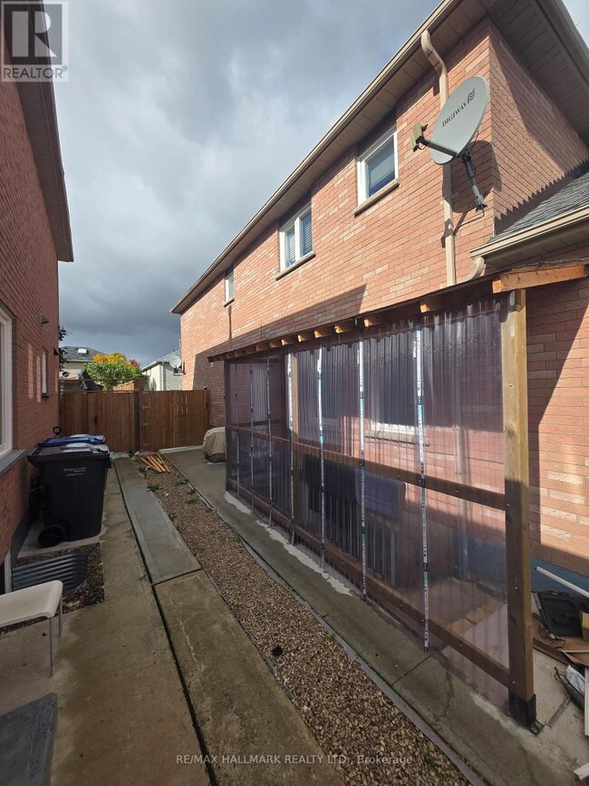 Building Photo - 60 Nuffield St