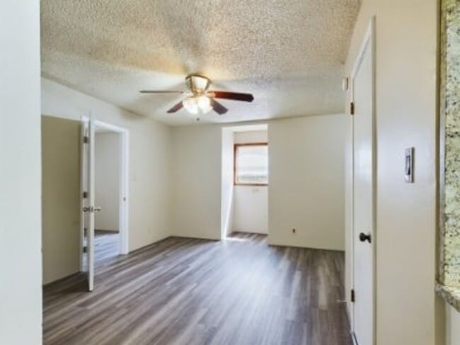 Building Photo - 321 W Park St