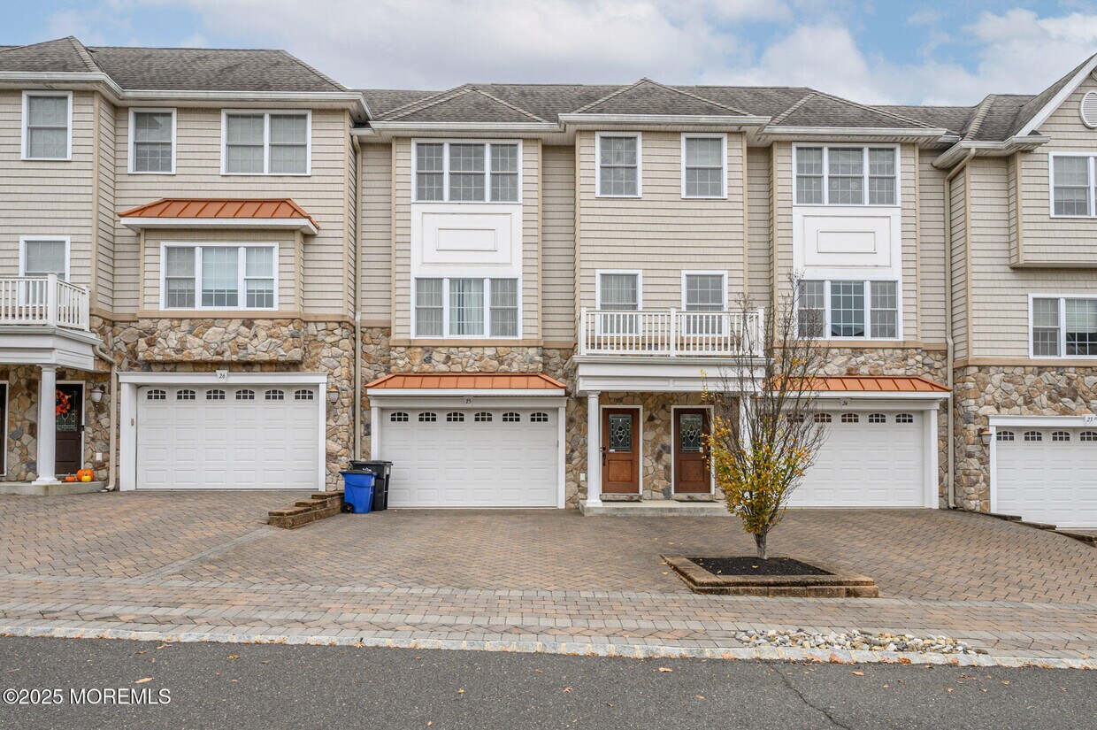 Foto principal - 25 White Oak Ln