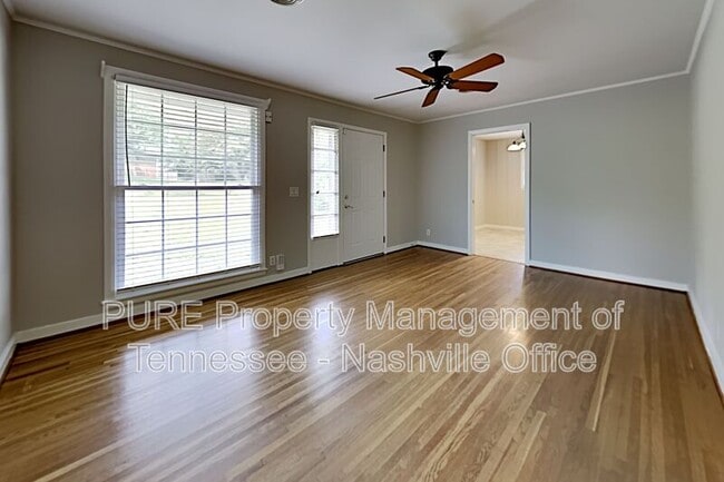 Foto del edificio - 573 Whispering Hills Dr