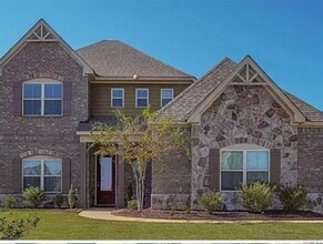 Building Photo - 616 Madison Dr