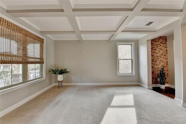 Foto del edificio - 2540 Maple Ridge Ln