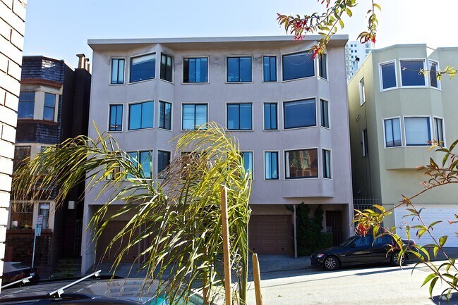 Building Photo - 785 Bay St