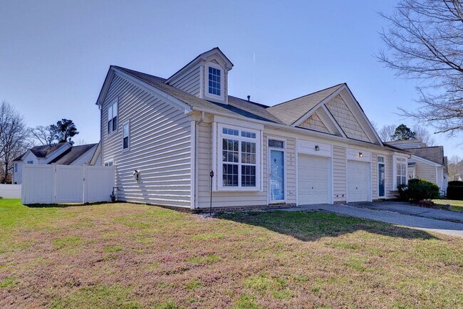 Foto del edificio - Spacious York County Duplex