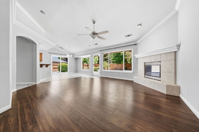 Foto del edificio - Very clean move in ready dog friendly