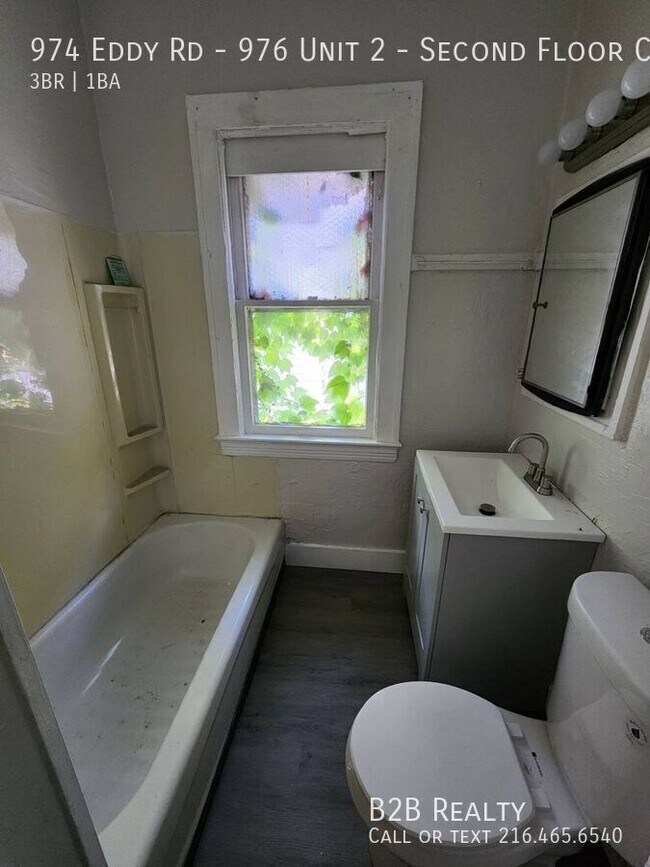 Foto del edificio - 974 Eddy Rd