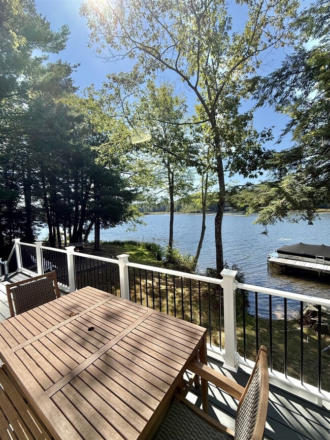 Foto del edificio - 164 Pine Point Rd