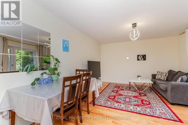 Building Photo - 2034 Saunderson Dr