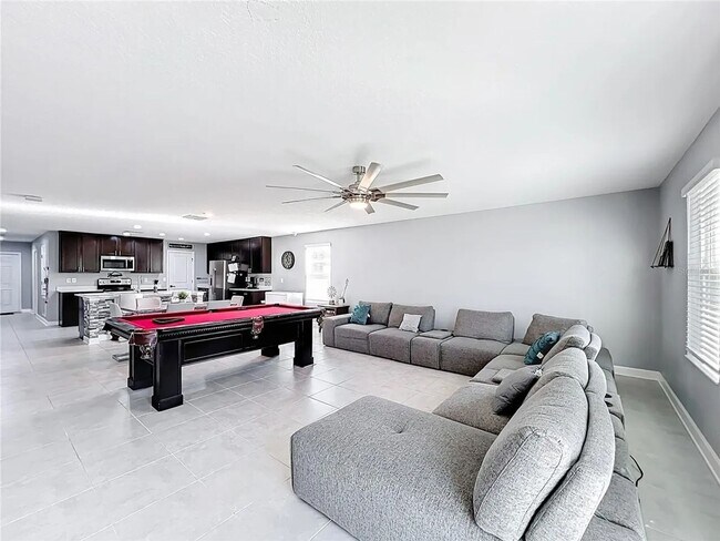 Foto del edificio - 744 Simone Ct