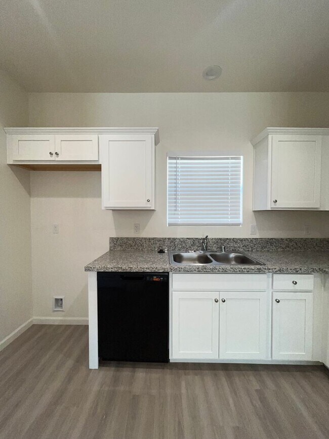 Building Photo - 4214