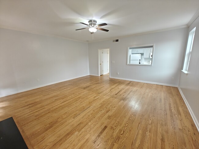 Living - 408 14th St