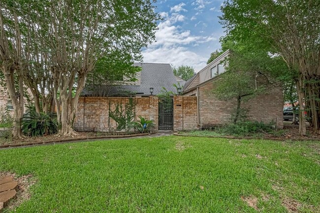 Building Photo - 2107 Shadowbriar Dr