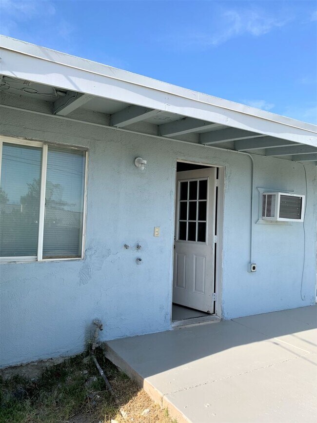 Foto del edificio - 2 bedroom 1 bath home with attached 1 car ...
