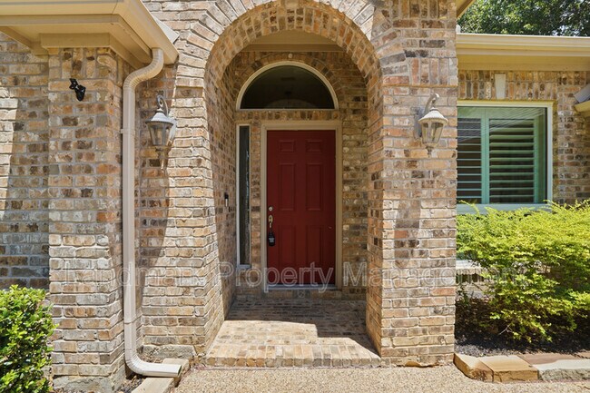 Building Photo - 900 Muirfield Dr