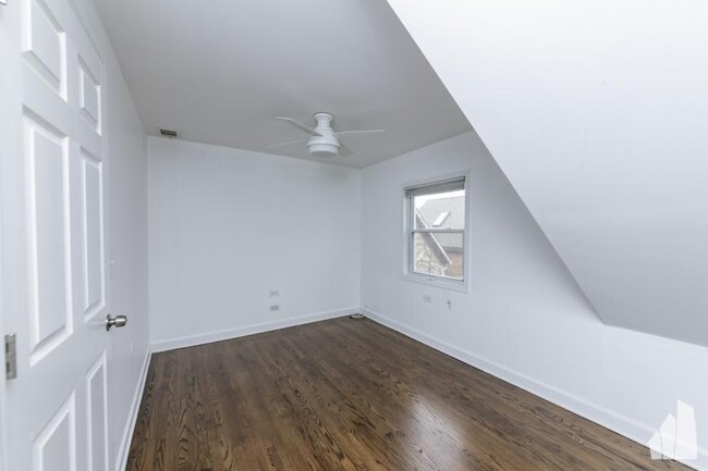 Foto del edificio - 4 bedroom in Chicago IL 60642