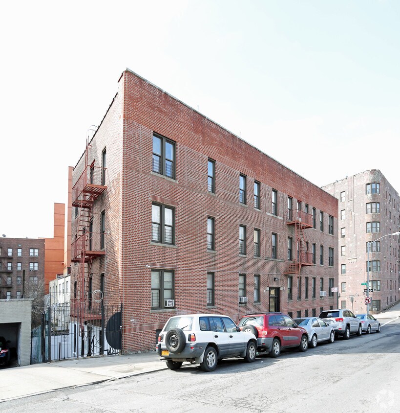 Building Photo - 300 E 211th St