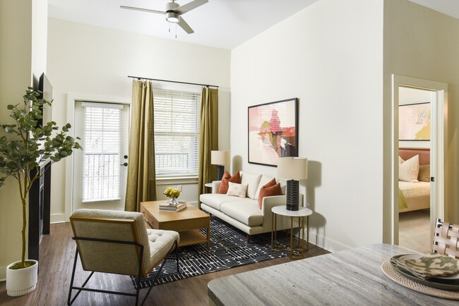 Foto del edificio - Crowne at Hickory Grove