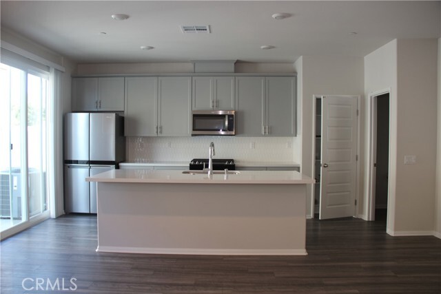 Building Photo - 40416 Birchfield Dr