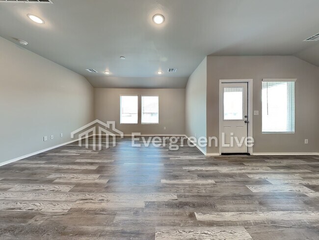 Building Photo - 3500 moraine dr