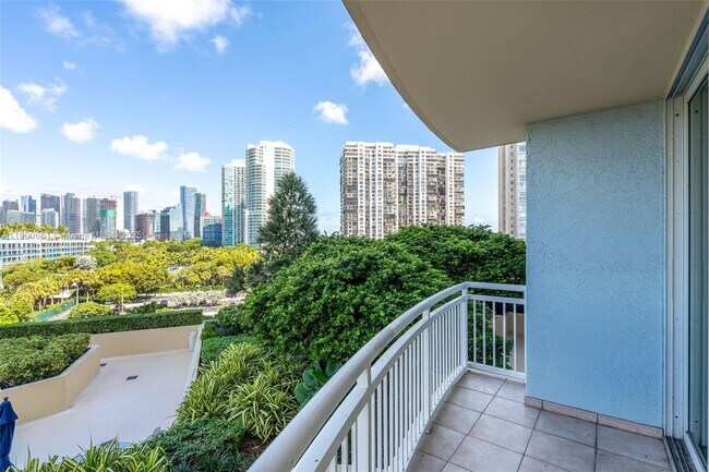 Building Photo - 2475 Brickell Ave