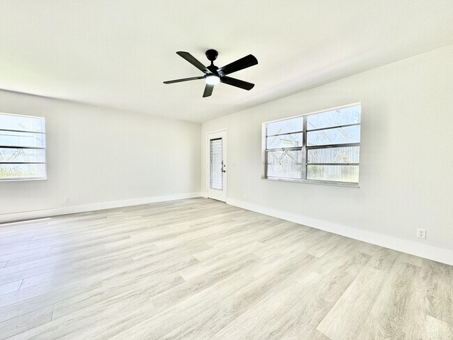 Building Photo - 111 Flanders C