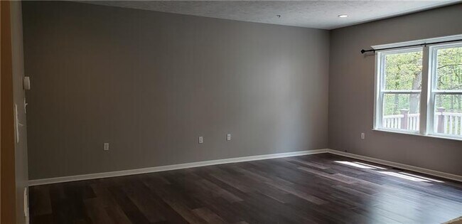 Foto del edificio - 6455 Lindsey Ln