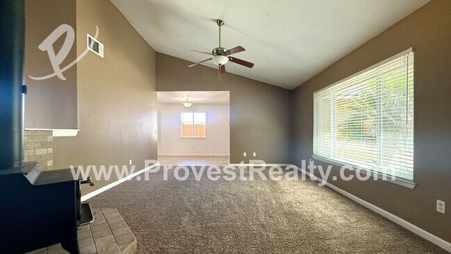 Foto del edificio - 7652 Sherborn Ave
