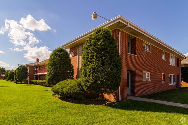 Colonial Park Apartments - Greenfield Square Apartments