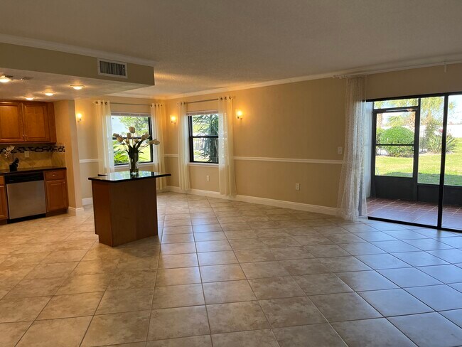 Cocina + Sala de estar - 2469 Twin Dr